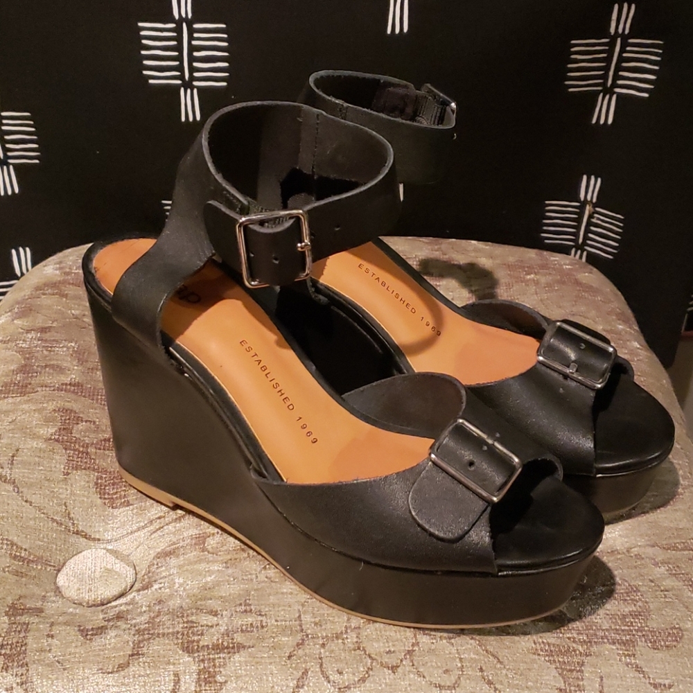 Black leather platform sandals